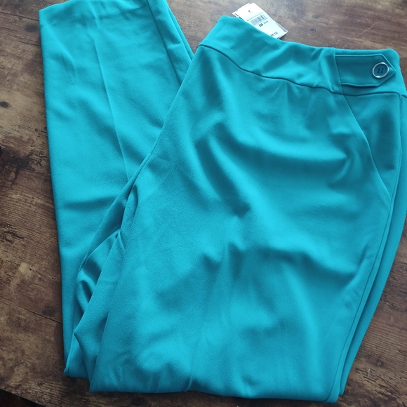 Crepe Collarless Belted Jacket Suit Set - Picture 7 of 10